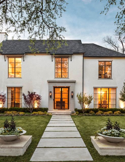 Transitional style courtyard