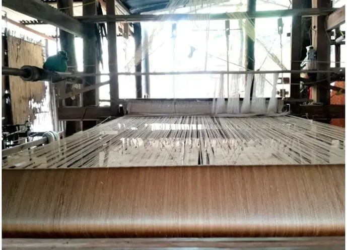 The looms and weaving techniques