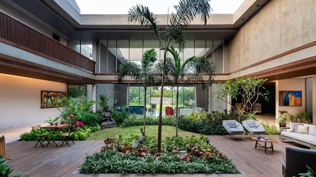 traditional-architecture-courtyard