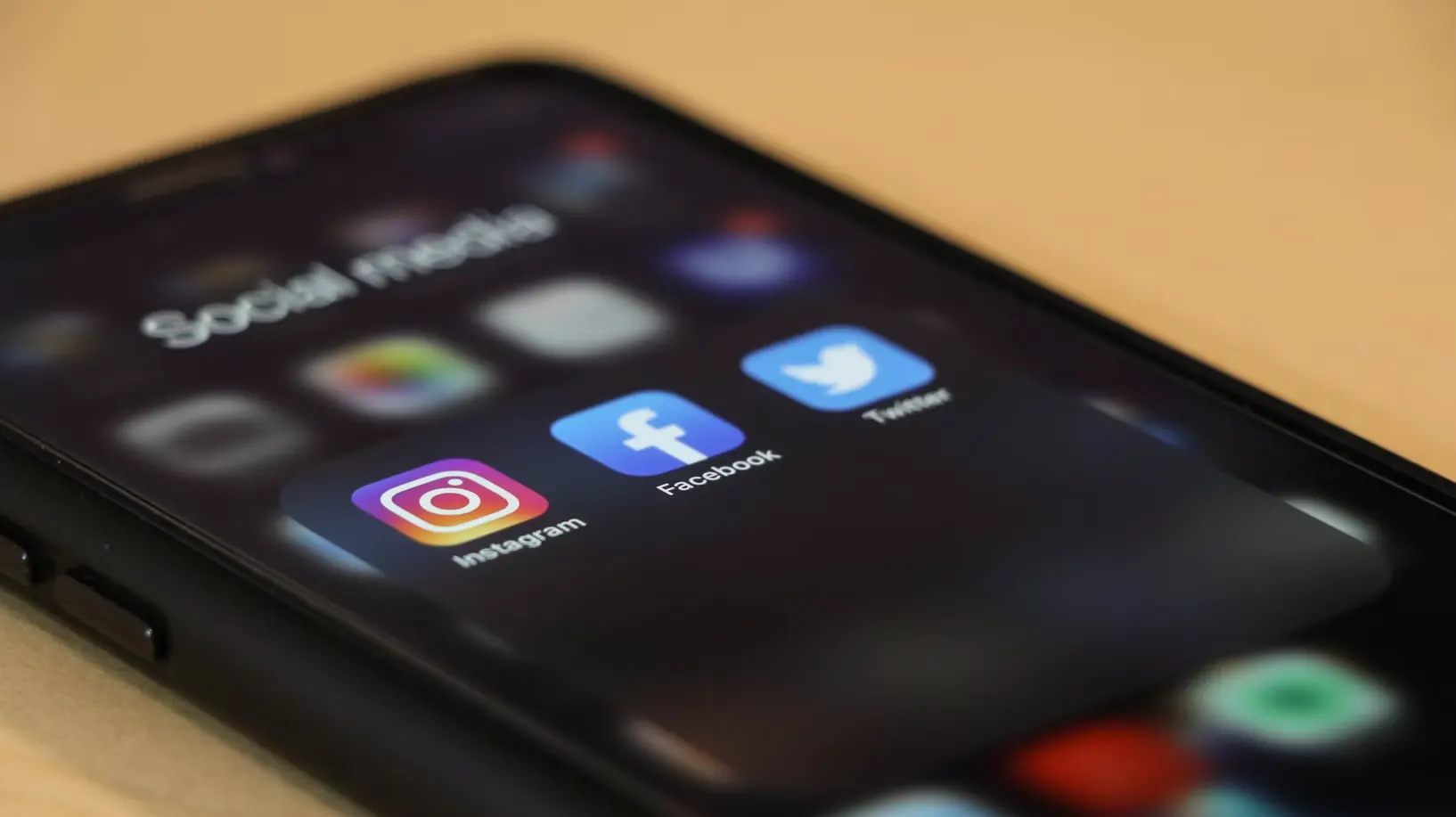 Impact of Art on Visual Communication in Social Media
