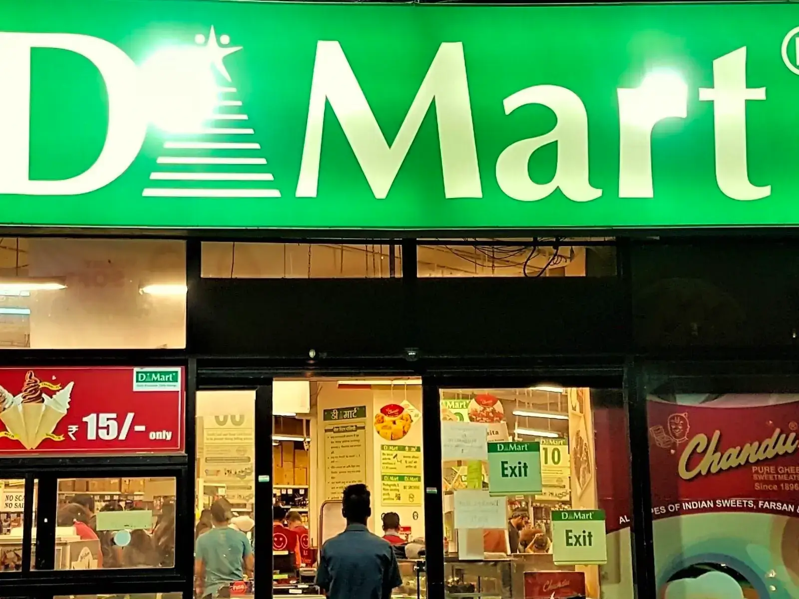 Discount Stores in Fashion Merchandising
