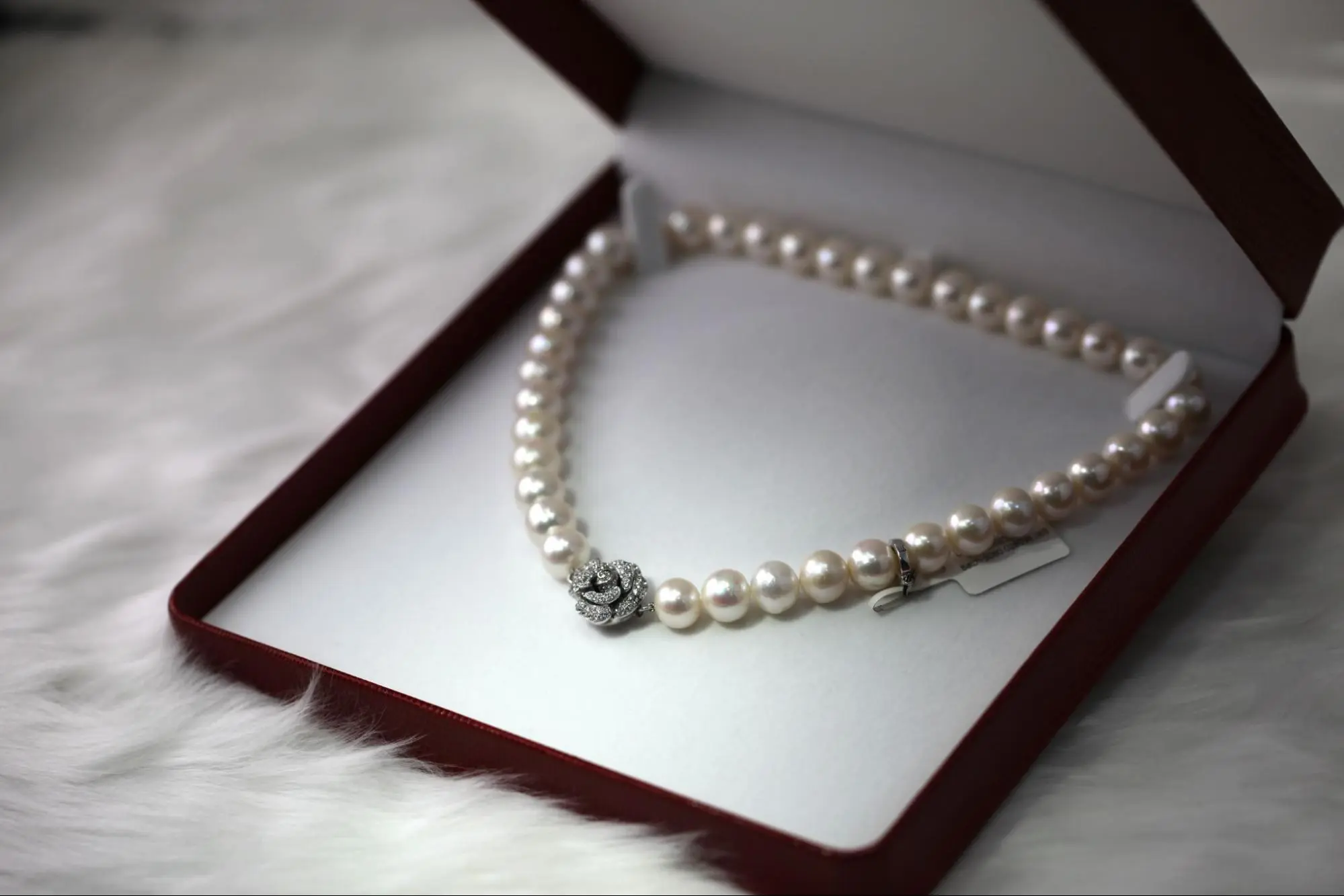 Elegant pearl necklace in box