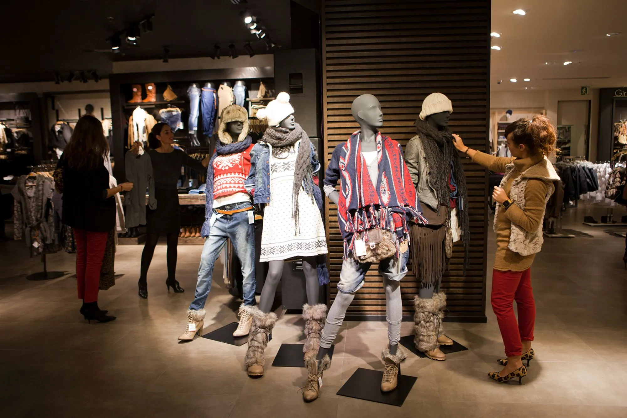 Tailored garments and runway-ready fashion concepts
