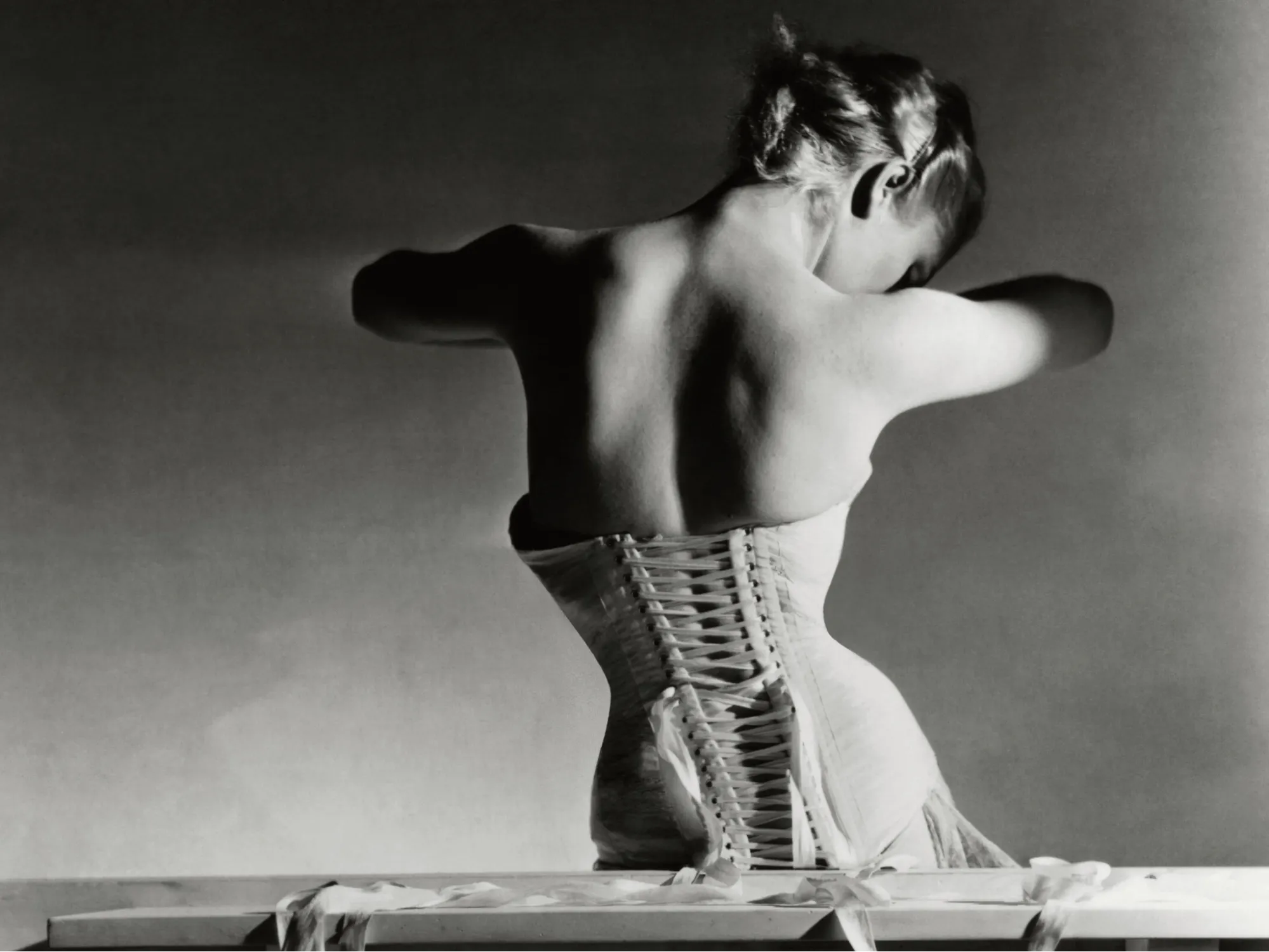 Vintage corset shaping silhouette
Viewers of this file can see comments and suggestions