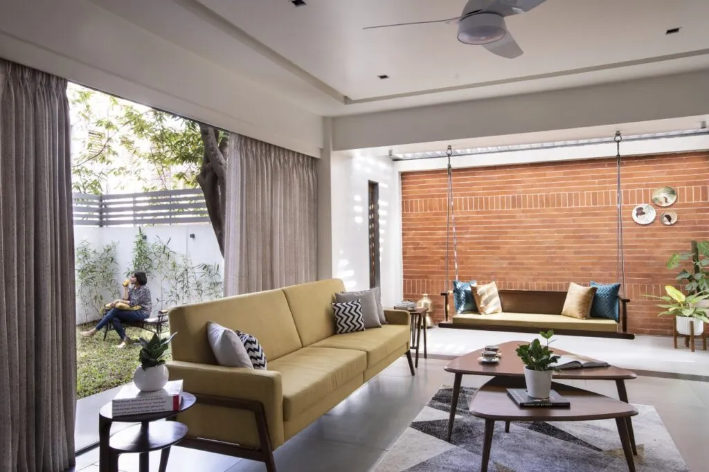 Contemporary indoor-outdoor connection